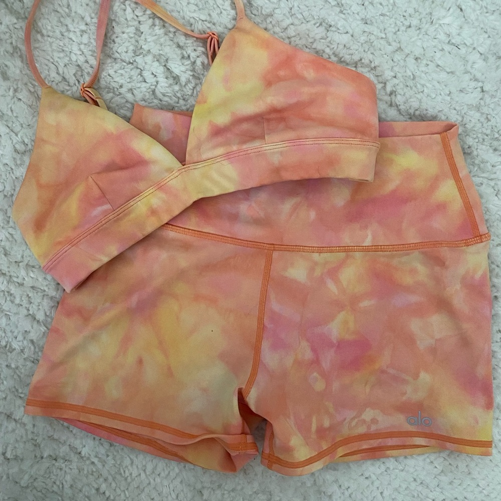 Alo yoga shorts set